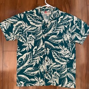 Authentic Hilo Hattie Aloha Shirt. Made in Hawaii. Size large.